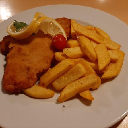 Hotel Landgasthof Frankenstern Goessweinstein Bagian luar foto