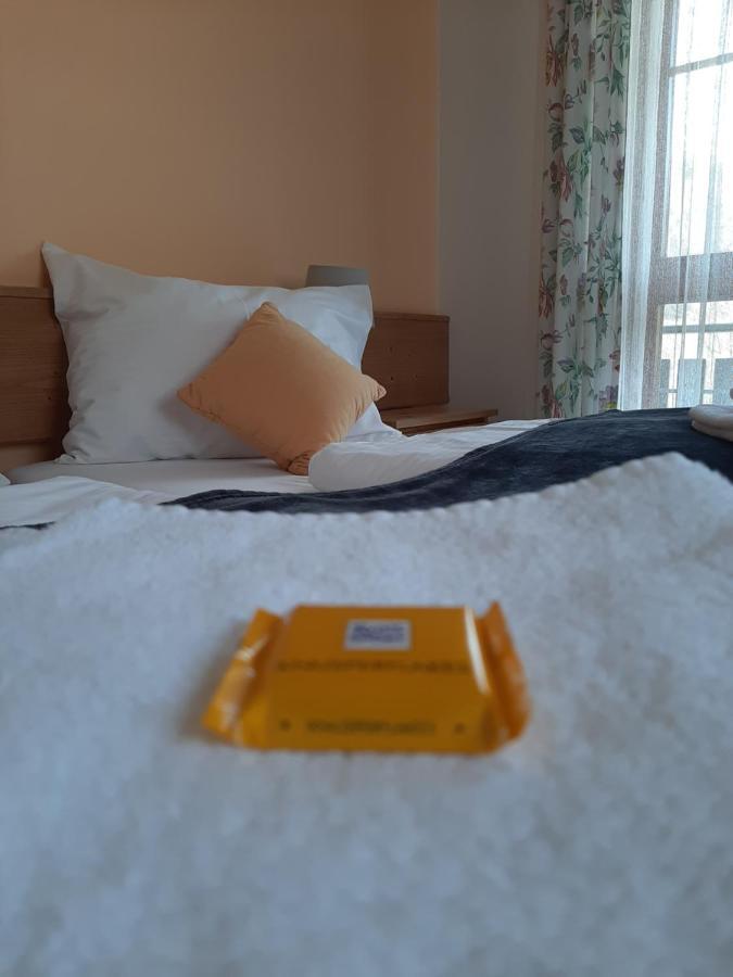 Hotel Landgasthof Frankenstern Goessweinstein Bagian luar foto