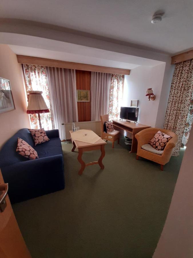 Hotel Landgasthof Frankenstern Goessweinstein Bagian luar foto
