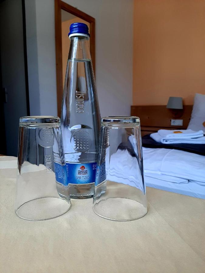 Hotel Landgasthof Frankenstern Goessweinstein Bagian luar foto