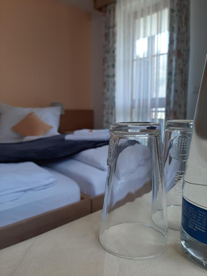 Hotel Landgasthof Frankenstern Goessweinstein Bagian luar foto