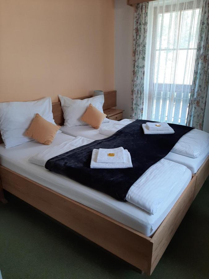 Hotel Landgasthof Frankenstern Goessweinstein Bagian luar foto