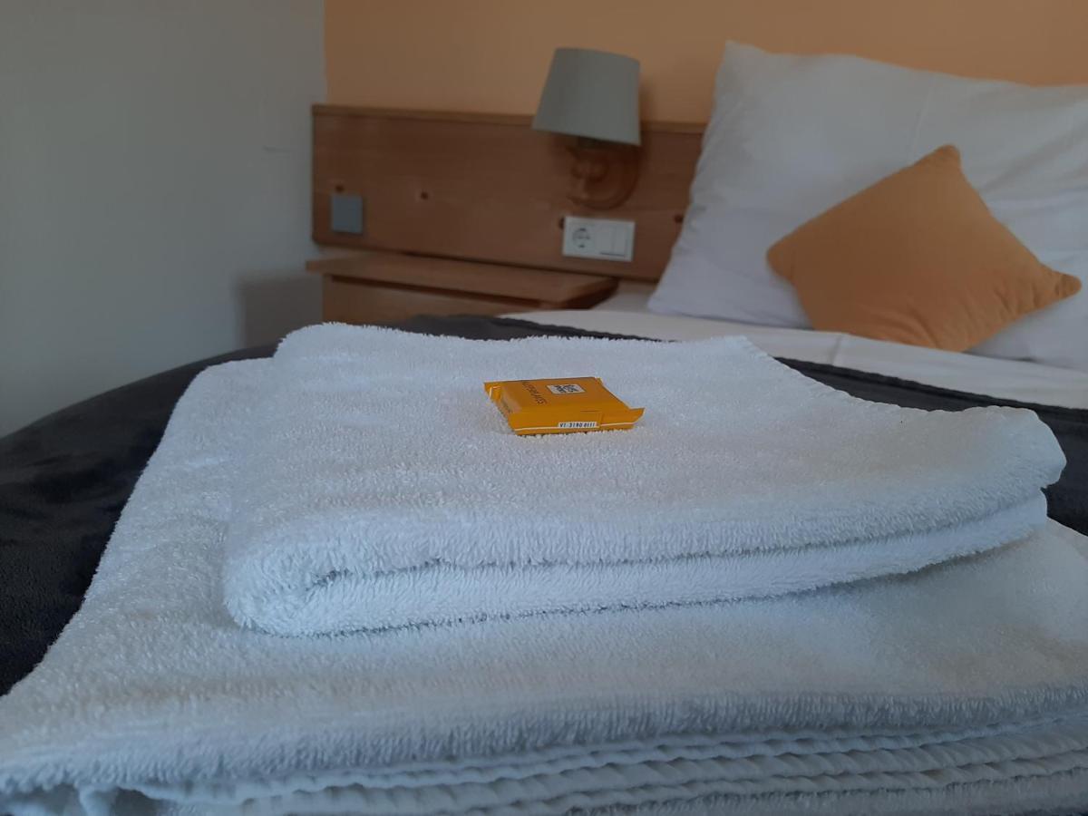 Hotel Landgasthof Frankenstern Goessweinstein Bagian luar foto