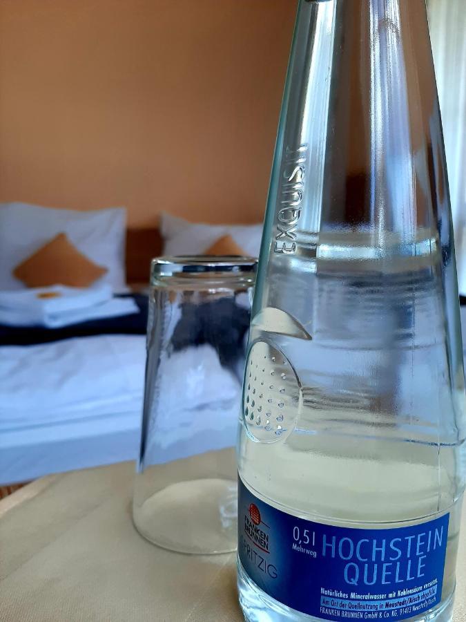 Hotel Landgasthof Frankenstern Goessweinstein Bagian luar foto