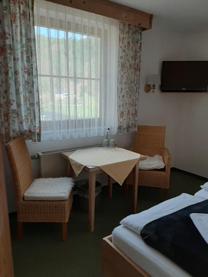 Hotel Landgasthof Frankenstern Goessweinstein Bagian luar foto