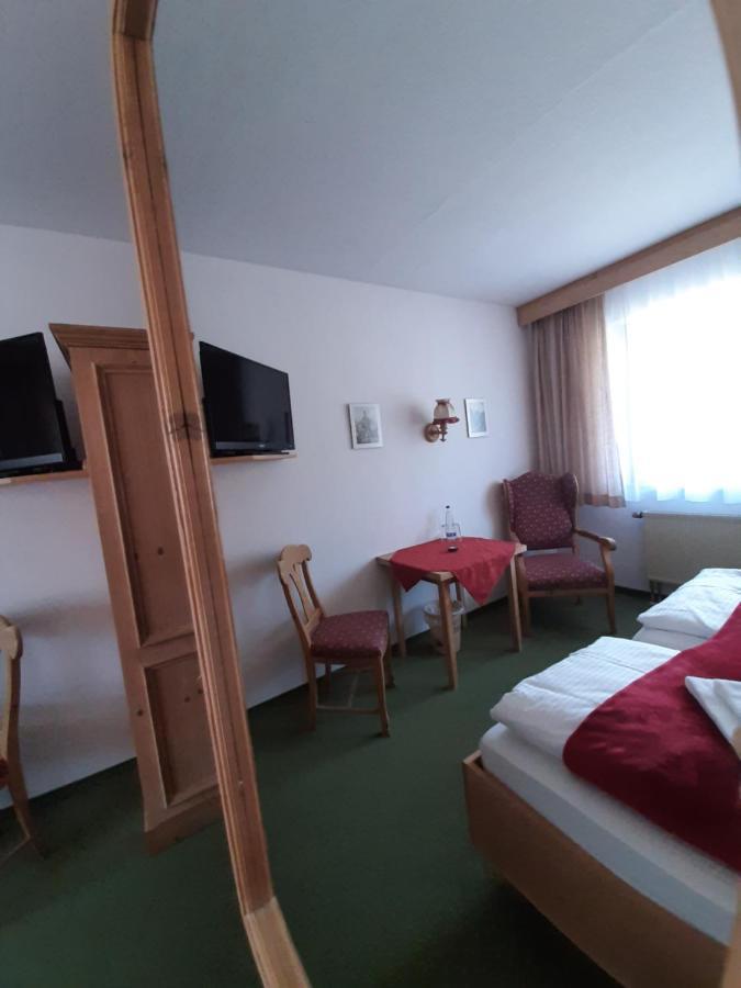 Hotel Landgasthof Frankenstern Goessweinstein Bagian luar foto
