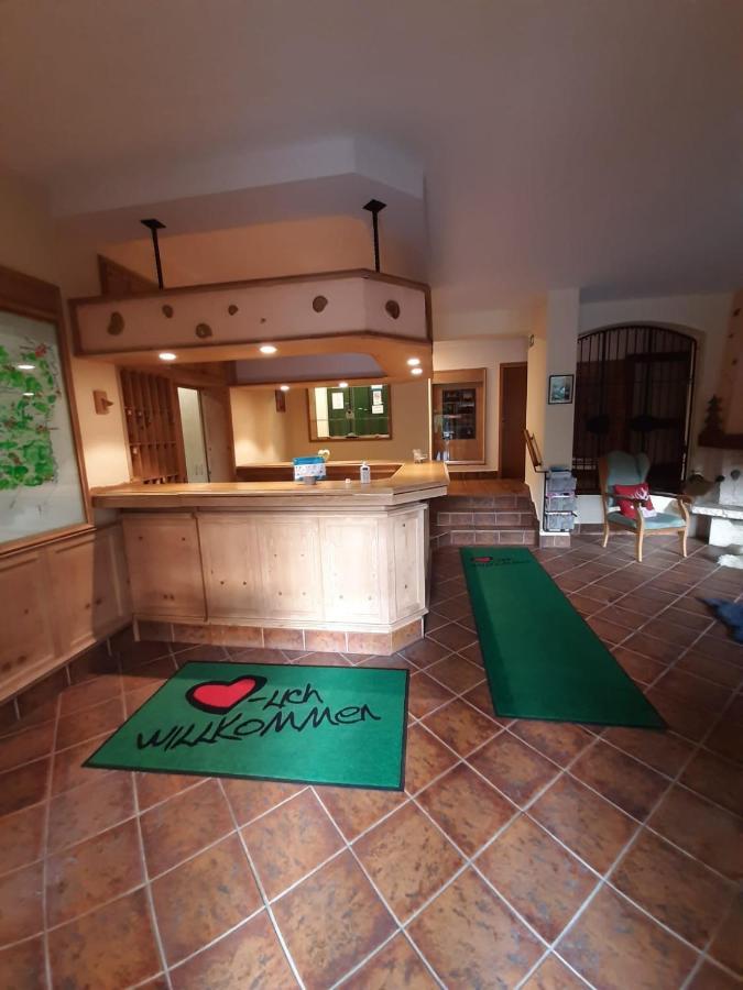 Hotel Landgasthof Frankenstern Goessweinstein Bagian luar foto