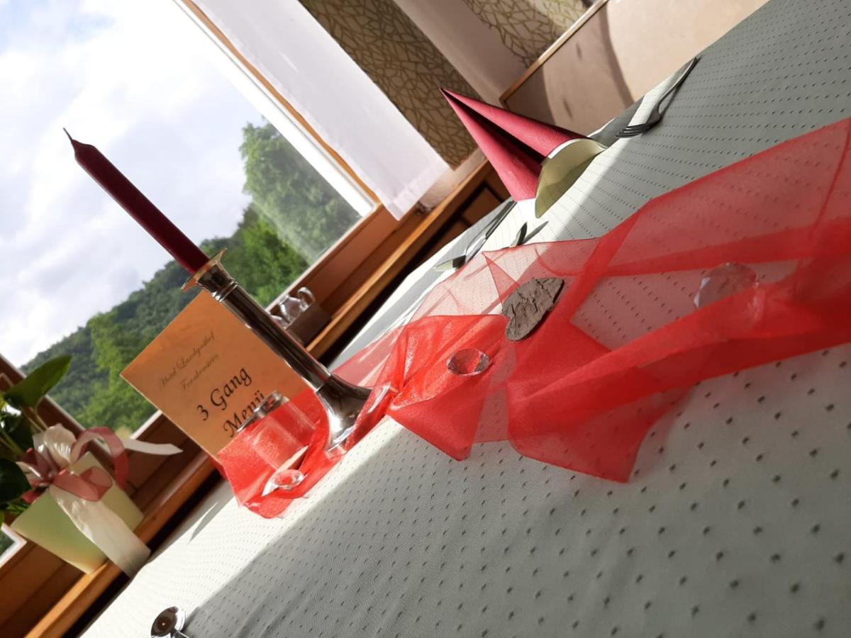 Hotel Landgasthof Frankenstern Goessweinstein Bagian luar foto