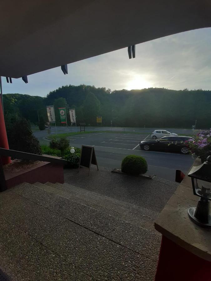 Hotel Landgasthof Frankenstern Goessweinstein Bagian luar foto