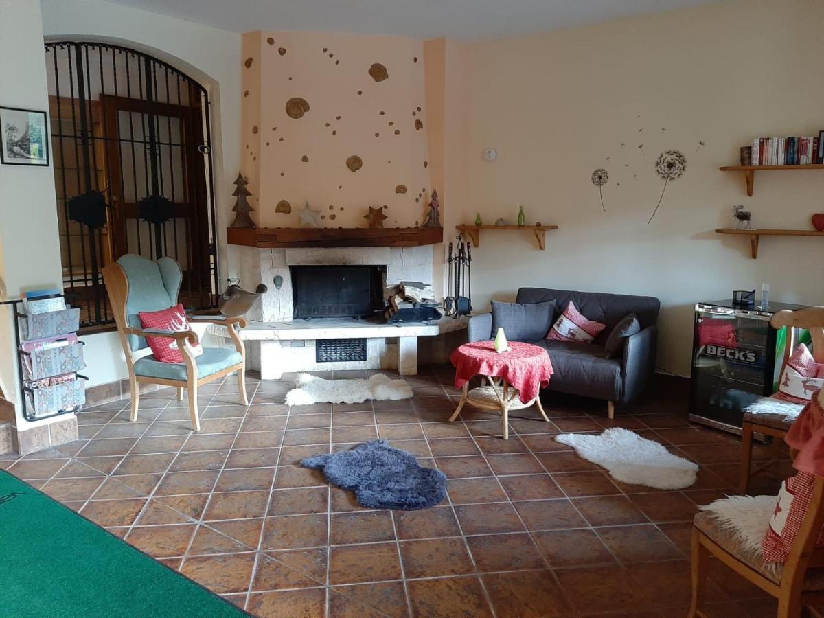 Hotel Landgasthof Frankenstern Goessweinstein Bagian luar foto
